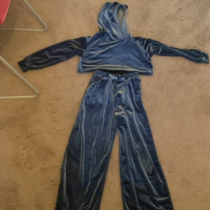 Bra - Den är använd 1 gång och den va liten då jag har dens sett och det är i bilden magtröja o byxorna settet är för barn och färgen är blå 