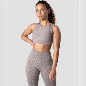 Icaniwill sport-bh  - Helt ny sporttop från ICIW, stl M. Endast testad. Färg: beige