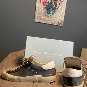 Philippe modell skor - Tjabba säljer mina dojjer köpta för två veckor sedan. skick 9/10, nypris 2900kr