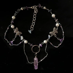 Handgjort halsband  - Super gulligt halsband/choker till sommaren. Det är äkta ametist och sodalit. Halsbandet är justerbart🥰 (Fri frakt)