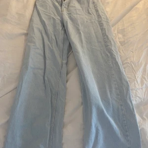 Junkyard jeans - Snygga, ljusblåa jeans från Junkyard