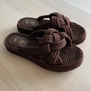 Sandaler från H&M - Oanvända sandaler från H&M i strl 40, men passar mig som har strl 39.  Kan skicka mot att köparen står för frakt!