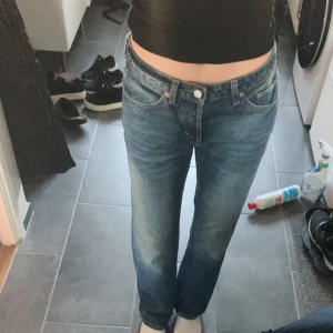 Weekday byxor  - Säljer mina byxor från Weekday då dom bara har kommit till användning 1 gång. Det är modellen Pin och storleken 26/30. (Eftersom dom bara är använda 1 gång är priset så pass högt går att förhandla) 