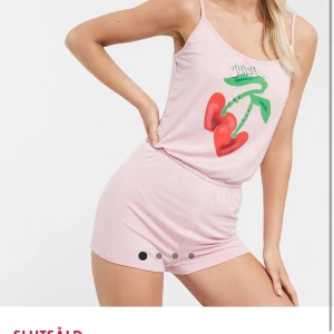 Juicy couture playsuit  - Kan fota irl också men dessa bilder är tagna från hemsidan där jag köpte (slutsåld)