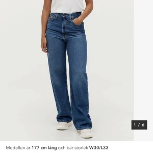 Levi’s high loose  - Endast använda en gång, strl w27 l33💫 500;- kan mötas upp i Uppsala annars betalar köparen för frakt Mvh
