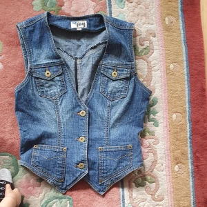 Y2k väst - I mycket bra skich och passar till xxs_s