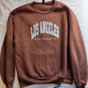 Sweatshirt  - Brun sweatshirt från shein, life nopprig, mjukt material, skön