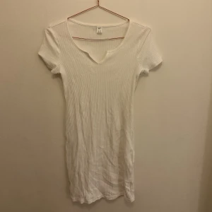 Vit fin tight klänning  - Från shein så därför jag säljer billigt