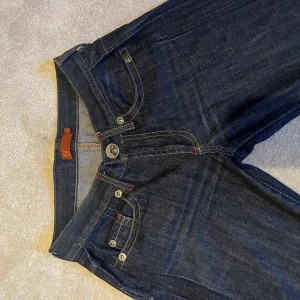 Lågmidjade bootcut jeans - Skitsnygga lågmidjade bootcut jeans!!🩵🤍