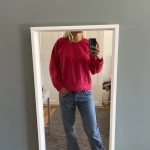 Collegetröja  - Rosa/röd collegetröja från zara, bra skick💗❤️