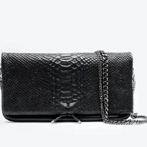 Väska  - Säljer min lilla Zadig väska, då den inte kommer till användning längre. Använd men väldigt fint skick. För fler bilder, skriv privat