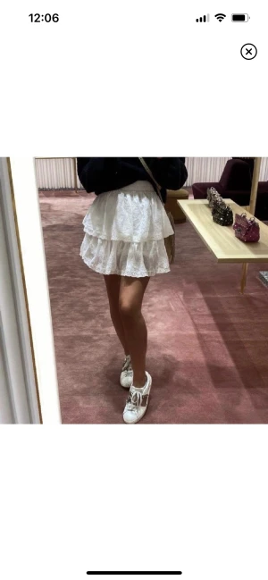 Kjol - Söt volangkjol! Knappt använd🔥