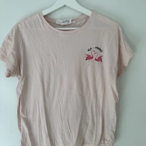 T shirt - T shirt från HM storlek s