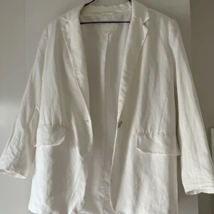 Linnekavaj  - Vit linnekavaj i bra skick, endast använd en gång 