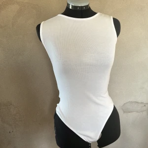 Oanvänd body - Helt oanvänd i toppskick 