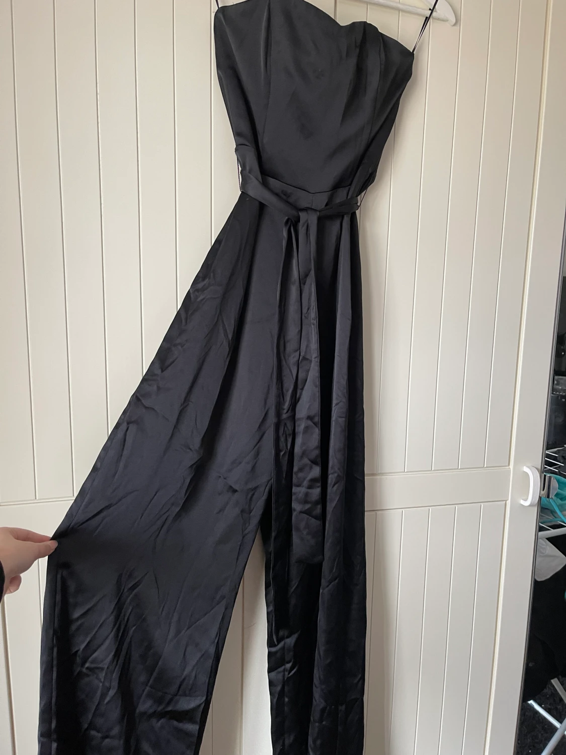 Byxdress i satin, helt ny! - 90