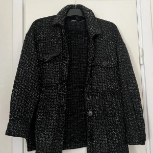 Jacka Zara - Säljer en vår/höst jacka från Zara, storlek s. Använd förtal gånger