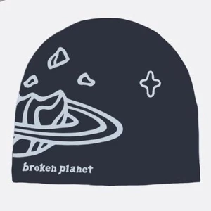 BROKEN PLANET BEANIE - Oanvänd, oöppnad, med tags.