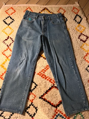 Vintage Relaxed Butter Goods Jeans - Relaxed/Wide Butter Jeans. sparsamt använda storlek 30!  inbyggda snören så man behöver ej ha skärp!