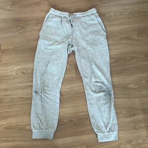 Mjukabyxor - Sparsamt supersköna mjukisar. Innbenslängd 79cm