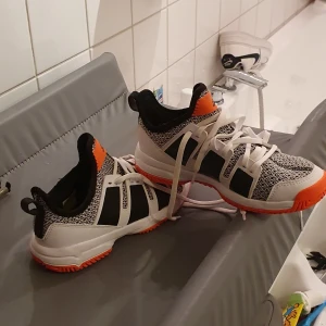 Unisex - Ny och slutsåld over allt