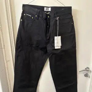 Säljer ett par svarta Eytys benz jeans i storleken 32/34 som är helt oanvända cond 10/10. Pm ifall det önskas fler bilder eller har några frågor.