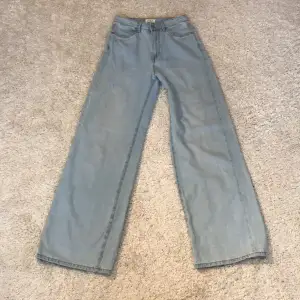 Jackie jeans från lindex, lightwash, strl 36, nästan oanvända😊💕