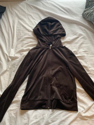 Mjukis sett  - Sammet sett från Gina tricot. Andvända men i fint skick❤️kunden står för frakt