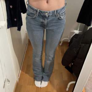 Jeans från ASOS i storlek 36 (S). Jättefina och är nästan för långa för mig som är 173💗