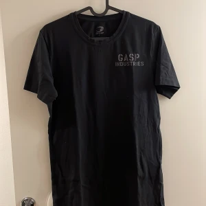 Gym T Shirt - En träningströja från GASP i väldigt bra skick, knappt använd.