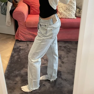 Levis jeans  - Ljusblå raka levis jeans. W.30 L. 32. Skulle säga att dom är en 34/36. 