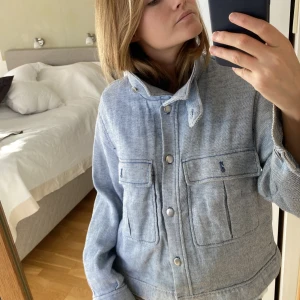 HM vår jacka - Jätte fin blå vår jacka
