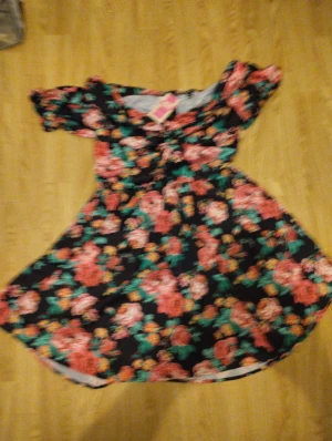 Klänning - Helt ny klänning 