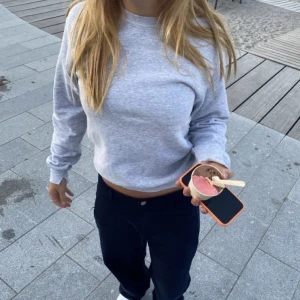 Sweatshirt  - Säljer denna gråa sweatshirten då den inte kommer till användning💞