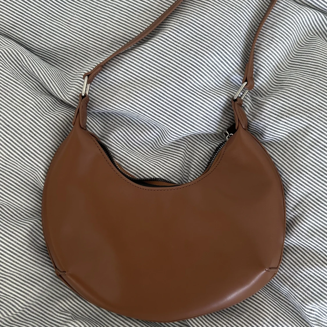 Brun axelväska