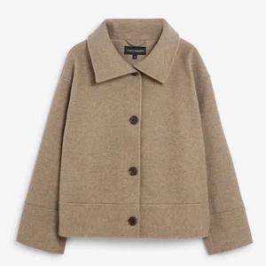 Kappa - (Lägger ut igen) säljer min jätte fina kappa i bra skick! Storlek M men passar mig som brukar ha storlek S! Tror nypriset vad runt 600-700kr🥰🫶🏻  LÄGG INTE BUD OM DU INTE ÄR SÄCKER PÅ ATT DU VILL KÖPA!