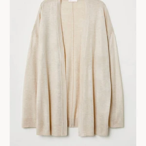 Kofta - Kofta från H&M. Använd några gånger. Lite genomskillnig. Storlek M Färg: ljus beige