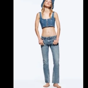 Lågmidjade jeans från zara - Helt nya lappen är kvar, super snygga Lågmidjade från zara som inte säljs längre 
