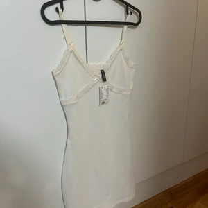 Klänning från H&M - Helt oanvänd, strl S 🤍Köpt för 149kr