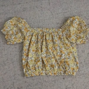 Gul gullig fin topp❤️ - Fin gul bekväm topp perfekt till en skön sommardag💕
