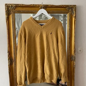 Stickad tröja - Äkta ulltröja från ”Marlboro Classics” 80% ull 20% Nylon. Storlek XL, passar som oversize på mig som är storlek M. 