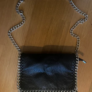 Scorett/tiamo väska❣️ - Väska från Scorett/tiamo i en perfekt rymlig storlek för vardagligt bruk❣️Endast använd fyra gånger💕 skriv för fler bilder eller information⚡️