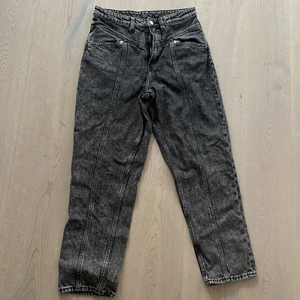 Jeans med coola detaljer - Super fina jeans med detaljer! 