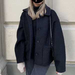 Svart kappa  - Svart kappa ifrån monki i fint skick!