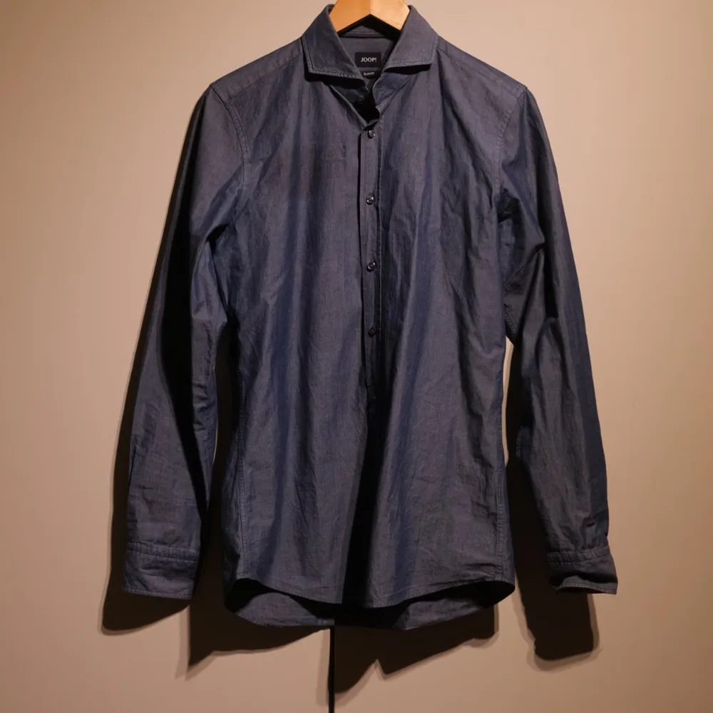 Blue shirt (jeans like) with long sleeves. Long model. In perfect condition. . Skjortor.