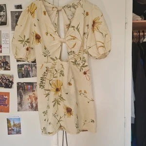 Sommarklänning - Aldrig använd! Bra skicl