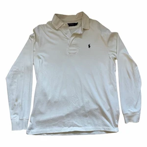 Vintage Polo rugby skjorta - Fin vintage polo rugby skjorta. Köpa från Ralph Lauren Sample Sale. Storlek M men sitter som en Large. OBS!! Fläckar på ärmen, se sista bilden.