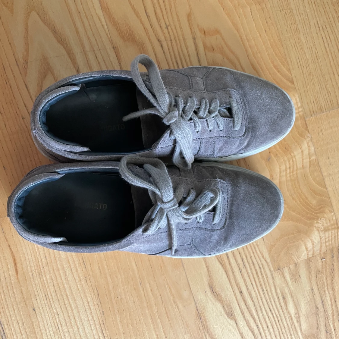 Gråa Axel arigato skor - 90