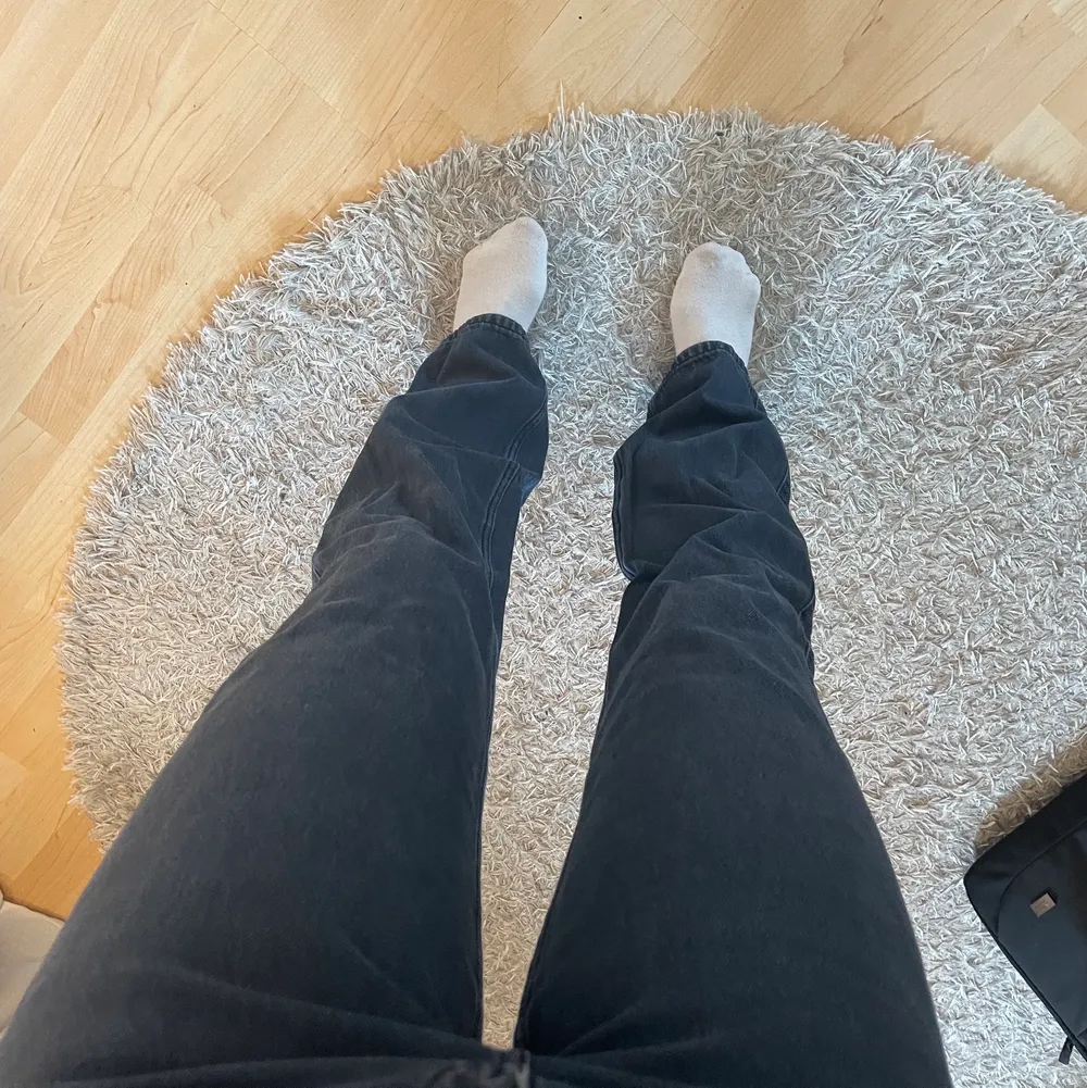 Jeans från Weekday i storlek w25 L32🥰. Jeans & Byxor.