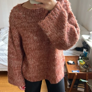 Chunky stickad tröja nakd - En rosa stor stickad tröja från NA-KD, storlek XXS/XS💓